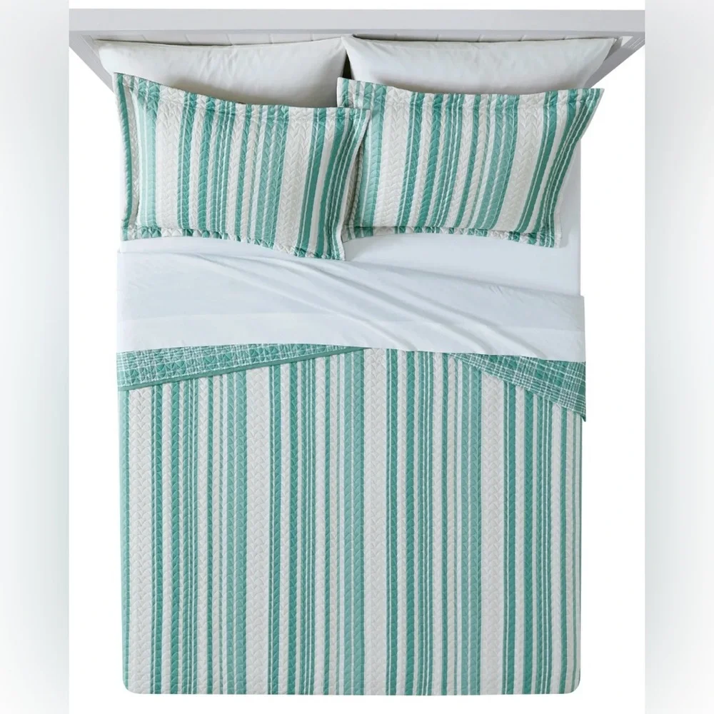 Mainstays Green Vertical Stripe microfiber Quilt, King - Reversible